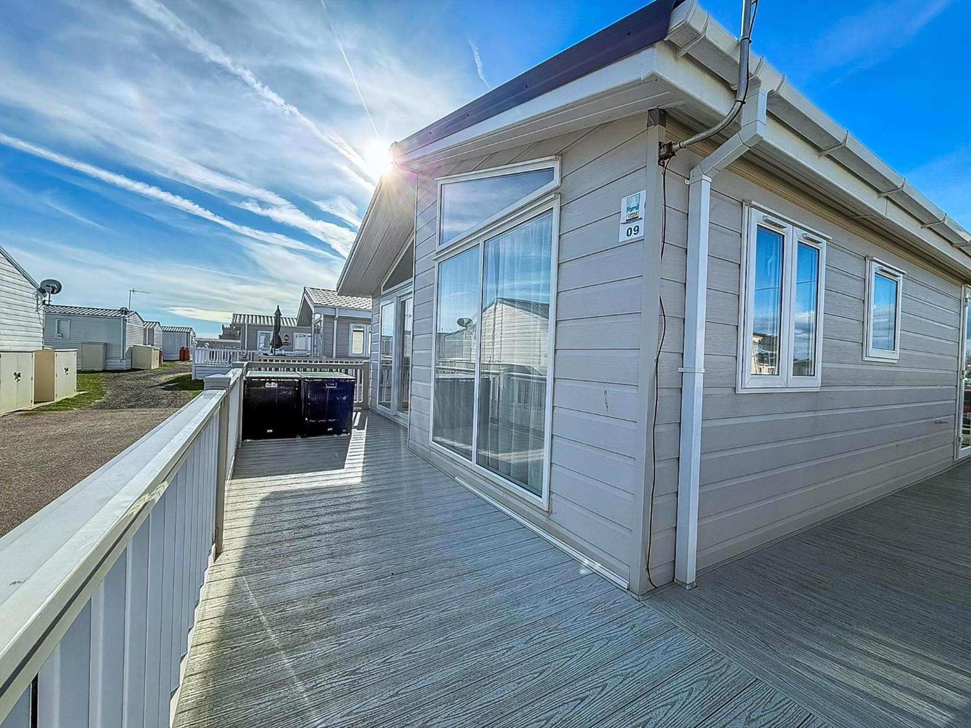 Luxury Lodge At Suffolk Sands Holiday Park Ref 45009Mv Felixstowe Exterior foto